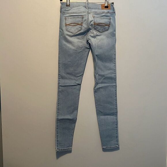 Abercrombie Kids Girl's Blue Light Wash Super Skinny Slim Denim Jeans Size 11/12 - Picture 4 of 7